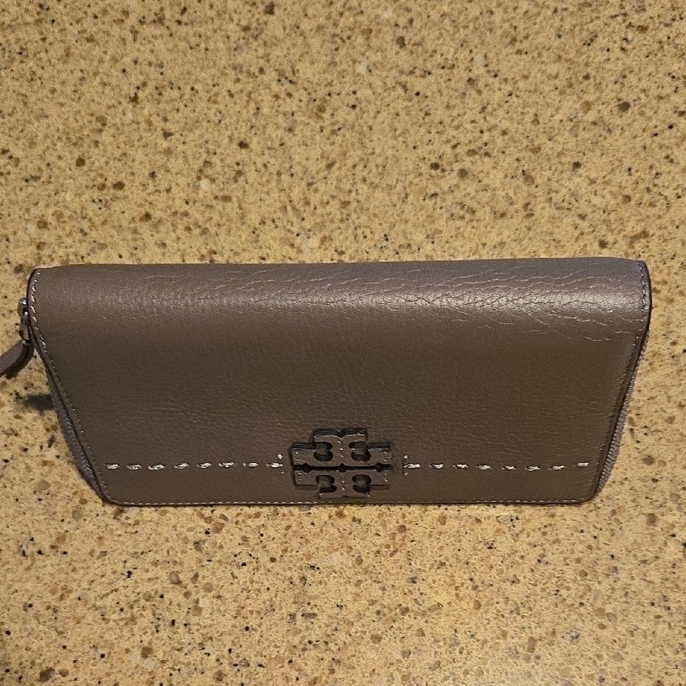 New Tory Burch McGraw Zip Wallet - Picture 8 of 9
